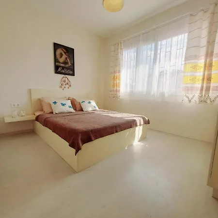 Renovated Apartment, Ideal Location And Stylish Design شقة *